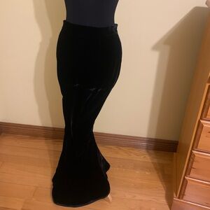 Elegant Black Velvet Maxi Skirt